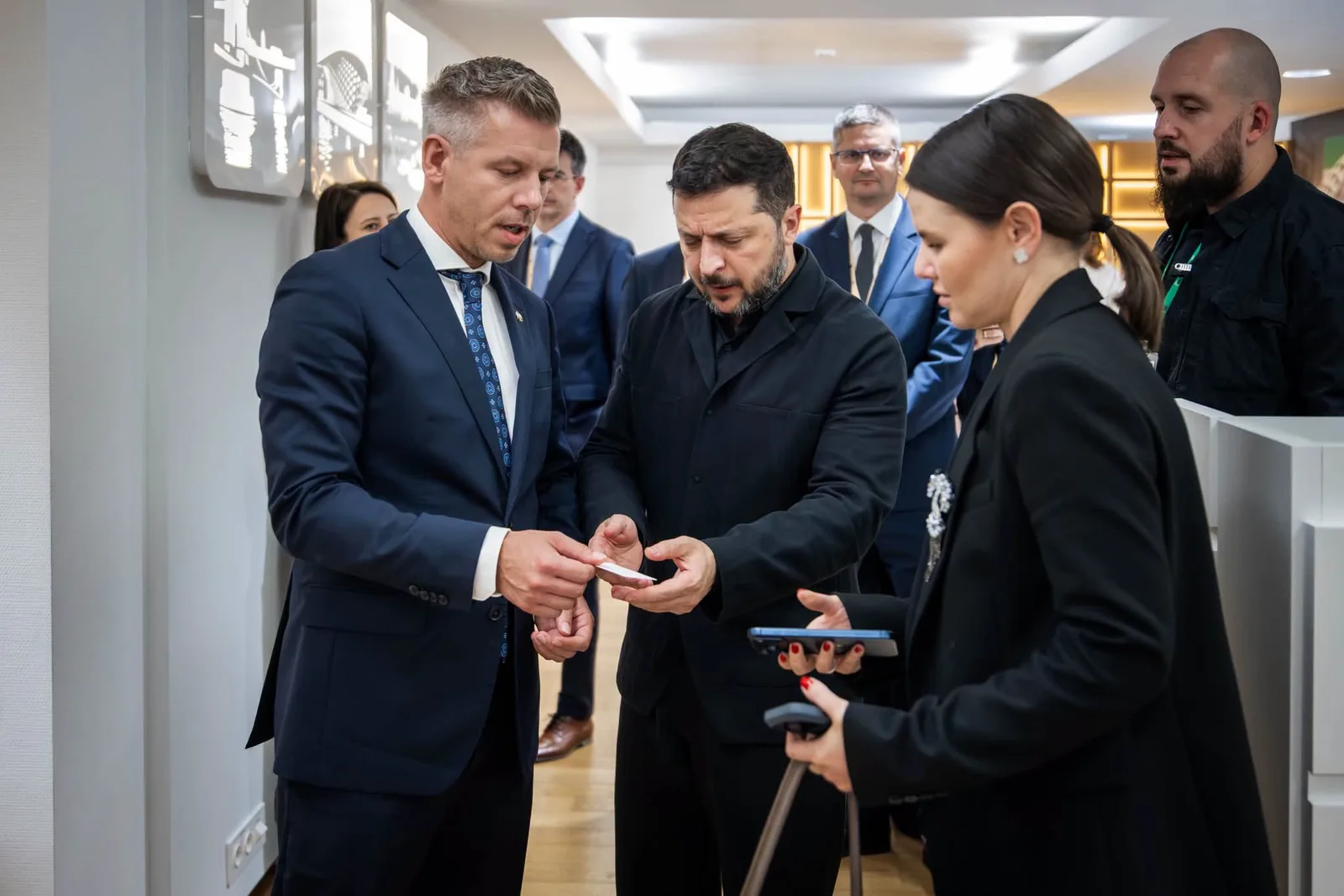 Зеленський попросив Угорщину дозволити транзит українського зерна: Мадяр озвучив рішення