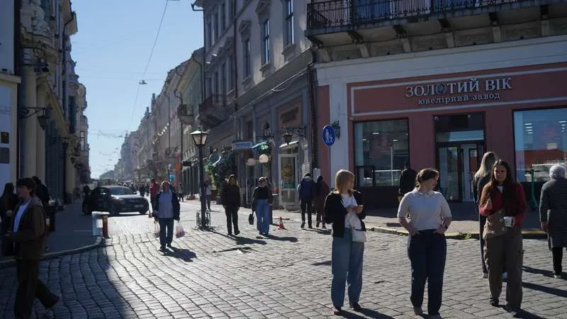 Що відбувається у центрі Чернівців зараз: фоторепортаж з Дня міста