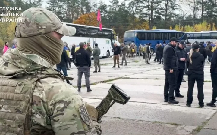 СБУ показала ексклюзивні кадри з обміну полоненими