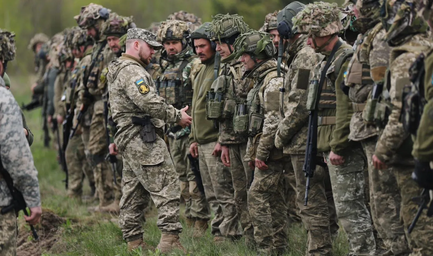 Олександр Сак на підготовці бійців 47-ї окремої механізованої бригади Джерело: Facebook сторінка 47-ї бригади