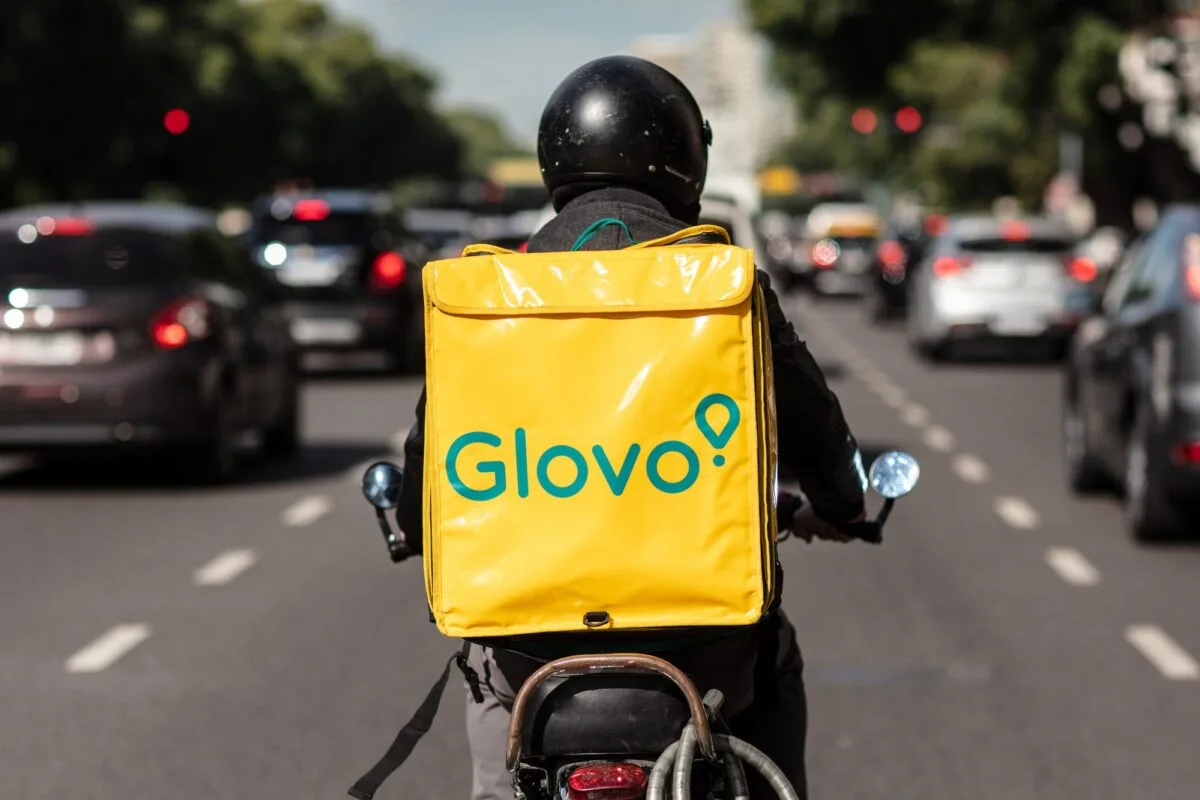 Glovo отметил восемь лет в Украине: более 40 городов, 12 тысяч партнеров и €160 млн инвестиций
