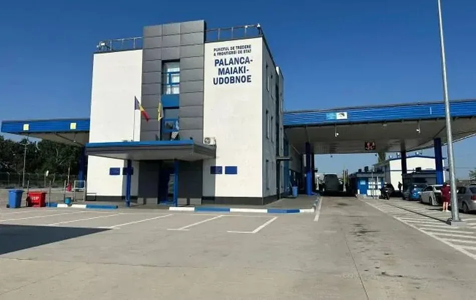 Біля пункту пропуску на Одещині снаряд потрапив у автобус, поранено молдовського прикордонника