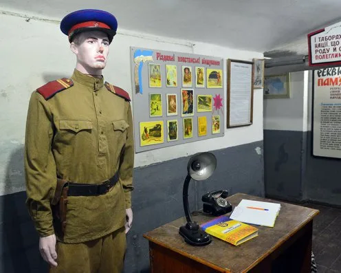 В'язнів роздягали догола і заганяли в камеру з пацюками - який вигляд має музей у приміщенні сталінської катівні