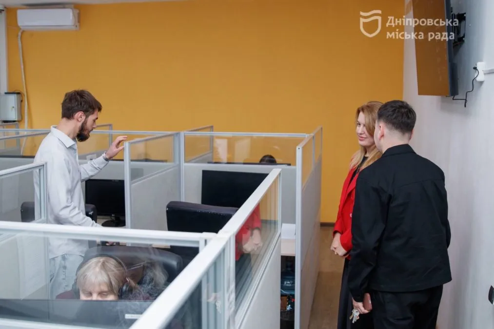 КП «єДніпро» отримало 25 зарядних станцій для забезпечення роботи Єдиної гарячої лінії міста 1530 під час знеструмлень - 15.10.2026 КП «єДніпро» отримало 25 зарядних станцій для забезпечення роботи Єдиної гарячої лінії міста 1530 під час знеструмлень - 15.10.2026