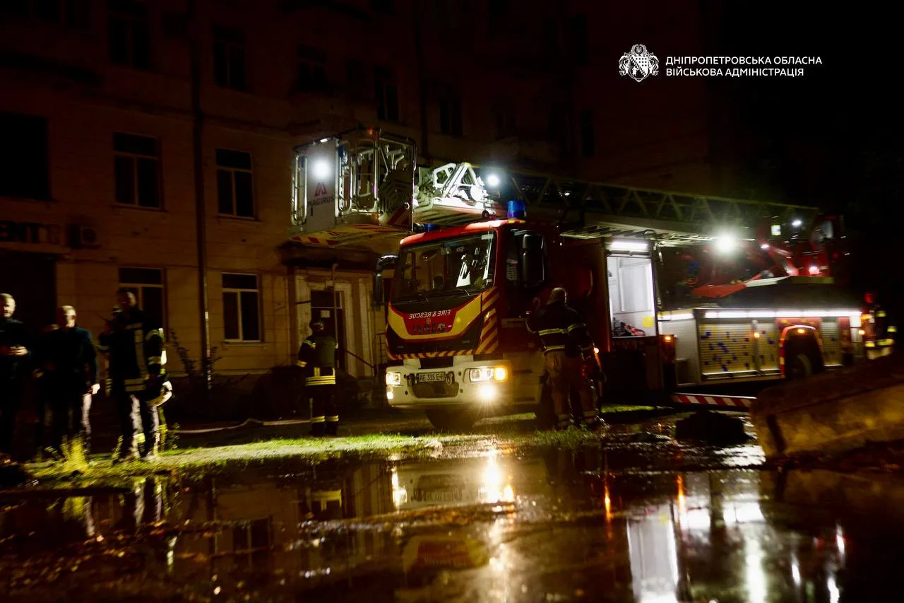 У Дніпрі через атаку рф виникла пожежа в багатоповерхівці: троє жінок постраждали - 02.10.2026