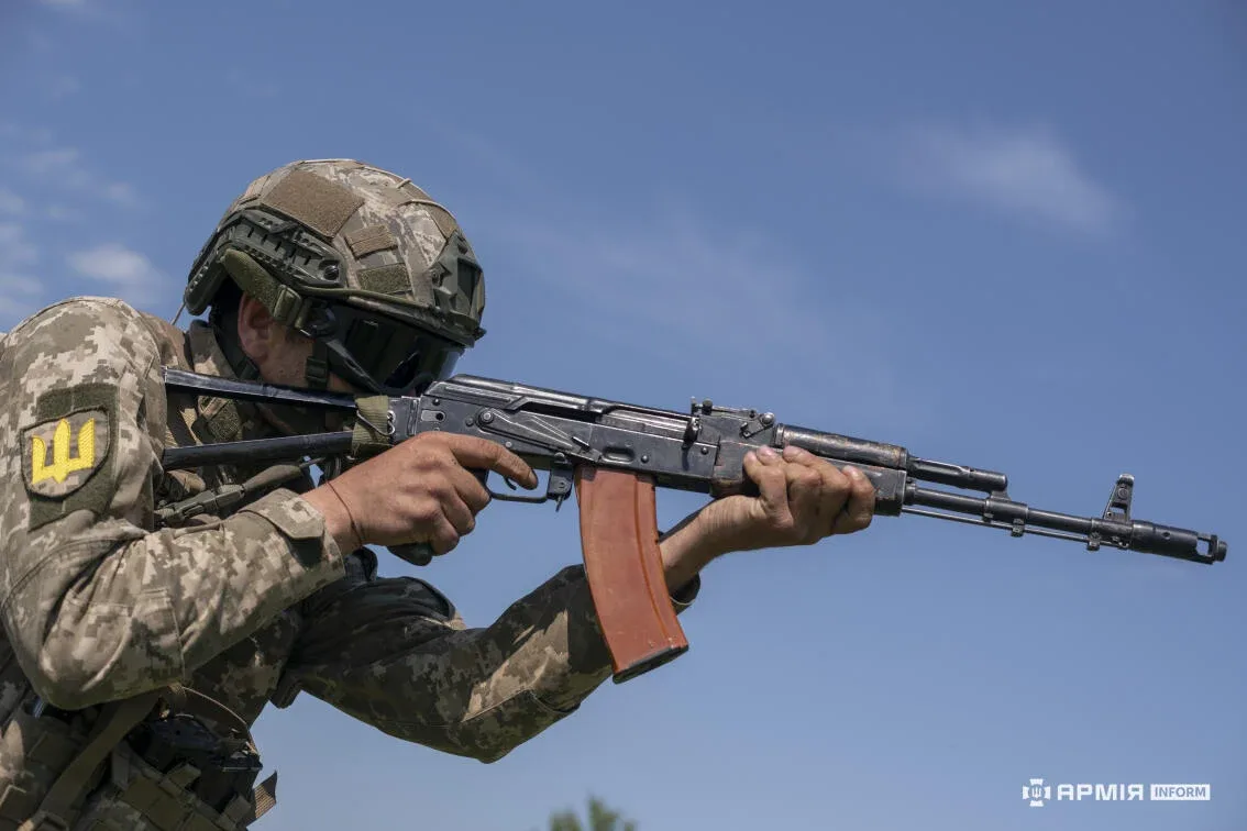 Не витрачати службу на бюрократію: військові частини допомагатимуть іноземцям оформлювати посвідки