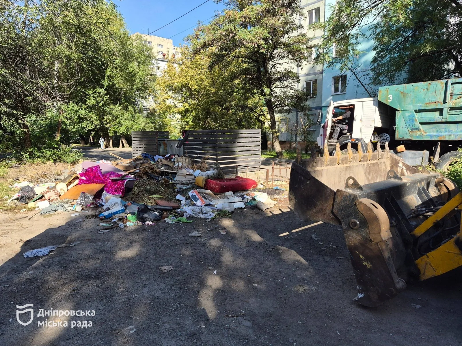 Ліквідували звалище з контейнерного майданчика по вул Квітки Цісик 10 3 10 202