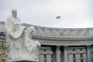 МЗС призупиняє реалізацію сертифікатів про збереження української ідентичності для проведення консультацій