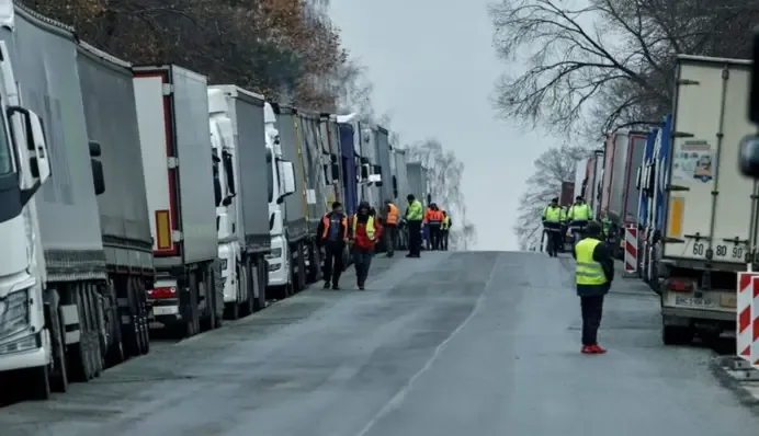 Україна хоче перенести митний контроль зерновозів до Польщі та Словаччини
