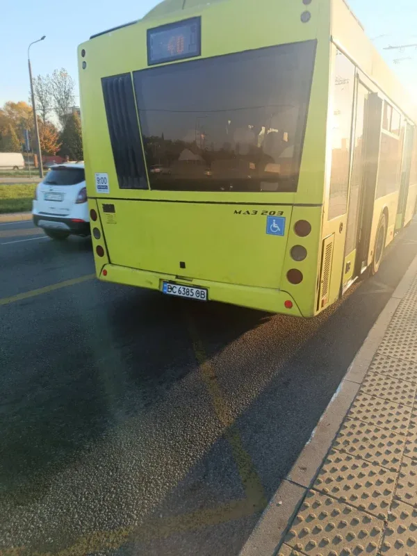 У Львові пасажири впали у маршрутці через різке гальмування