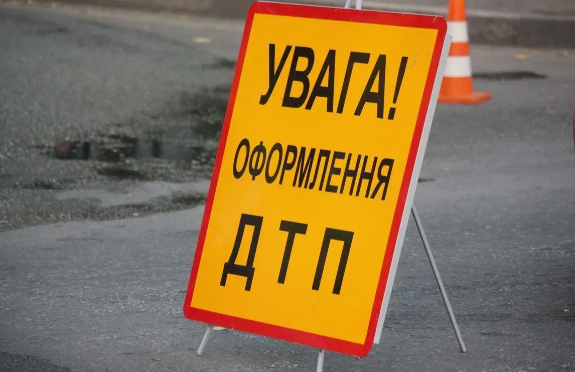 У Франківську водій Opel спричинив ДТП із трьома автомобілями