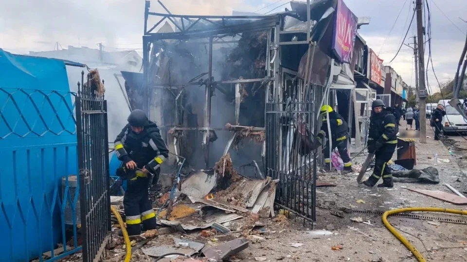 Ракетний удар по ринку на Харківщині: дві людини загинули, ще 34 дістали поранення 