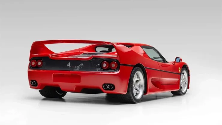 Автомобиль Ferrari F50 1997 года выпуска