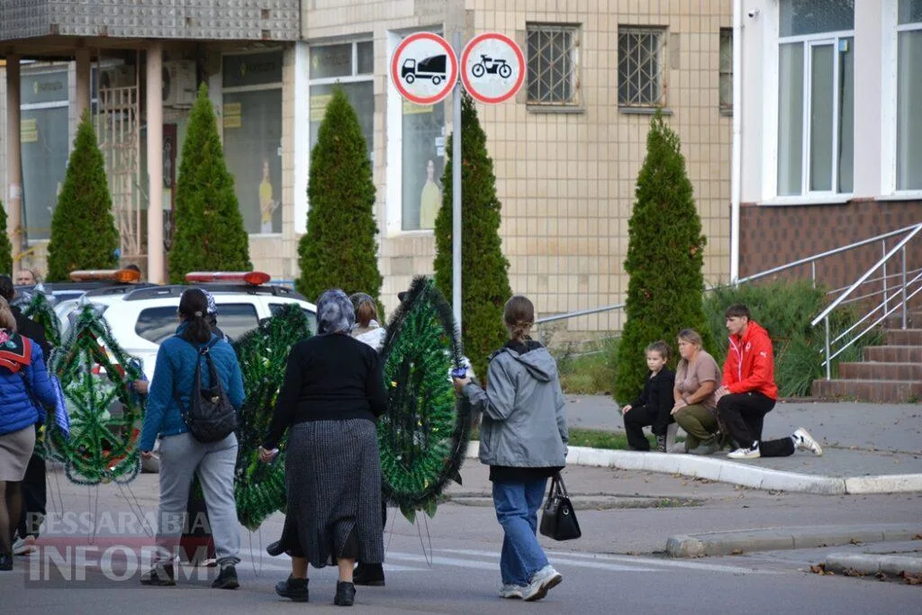 Кілія схилила коліно перед загиблим на Миколаївщині командиром безпілотних авіакомплексів Павлом Каранягою