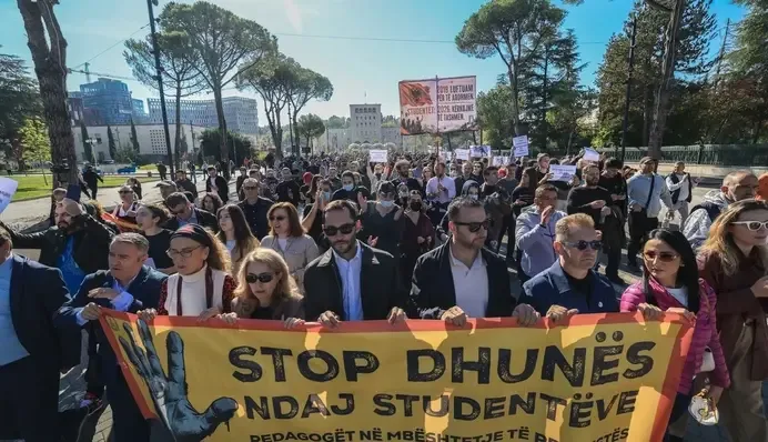В Албанії дедалі більше людей виходять на акції протесту проти влади