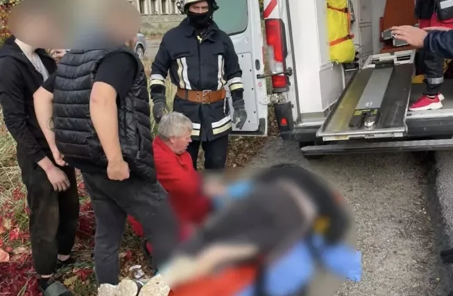 У Делятині чоловіка затиснуло бетонною плитою на території закинутого підприємства
