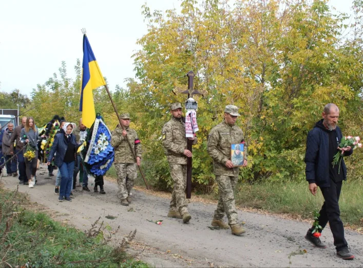 У Лебединській громаді попрощалися із загиблим захисником Сергієм Бойком