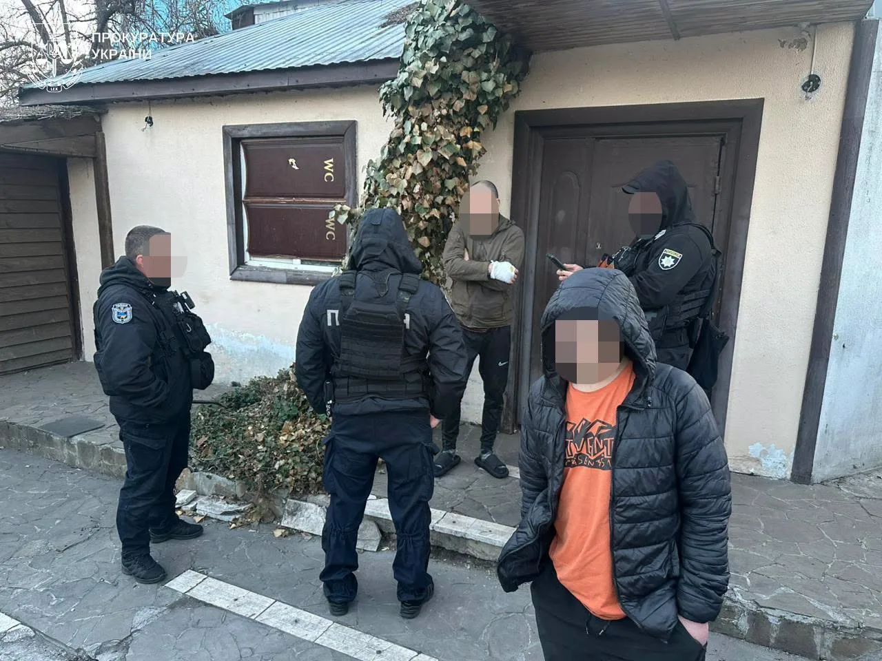 У Тернополі судитимуть трьох чоловіків за збут наркотиків і сильнодіючих препаратів