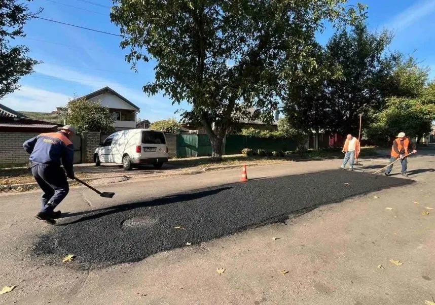На вулиці Олександра Маламужа в Черкасах ремонтують дорогу