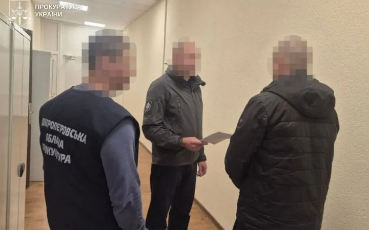 На Дніпропетровщині трьох поліцейських підозрюють у розбійному нападі