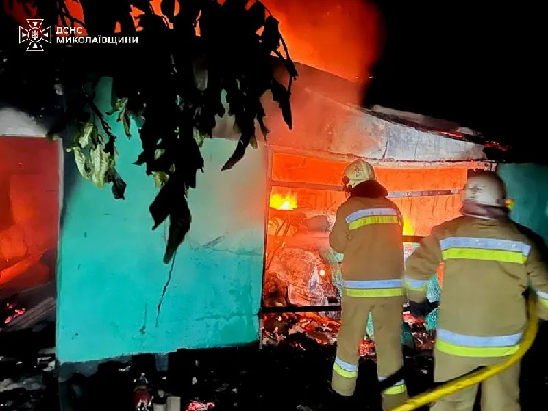 Гараж і господарча споруда горіли на Миколаївщині: за добу — чотири пожежі