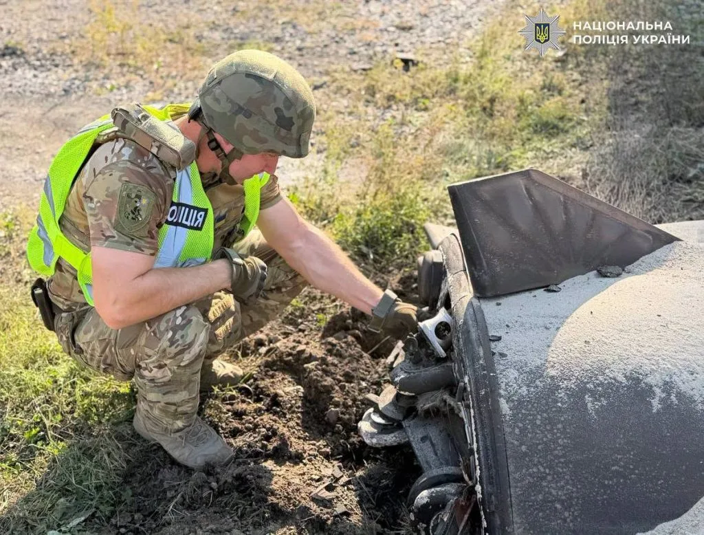 У Києві вилучили та перевезли для ліквідації російську балістичну ракету (відео) У Києві вилучили та перевезли для ліквідації російську балістичну ракету (відео)