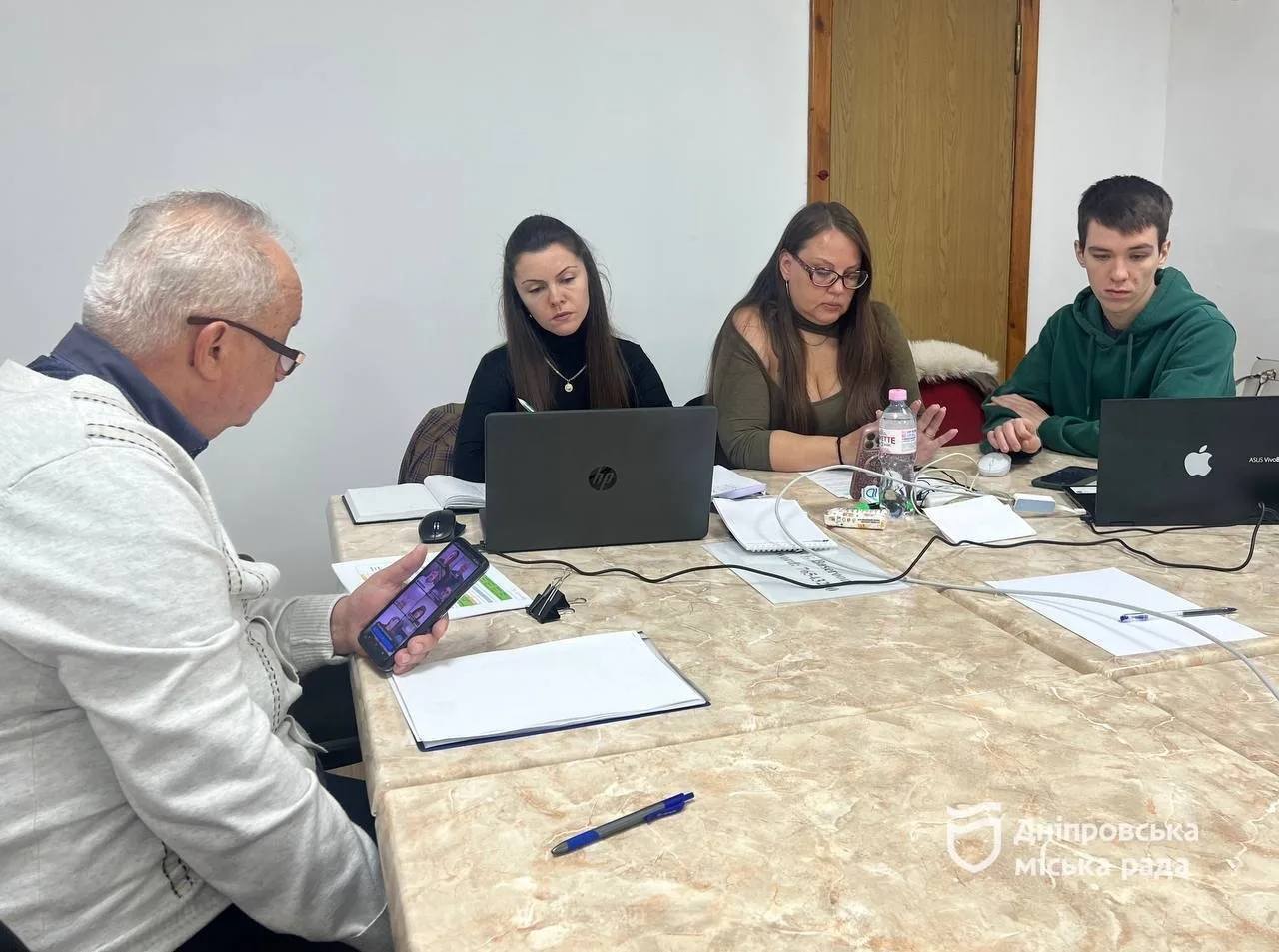 Дніпро підтримує малий бізнес: у місті визначили переможців конкурсу бізнес-проєктів у галузі легкої промисловості