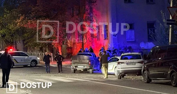 В Кропивницком мужчина бросил в полицейских гранаты и начал стрелять