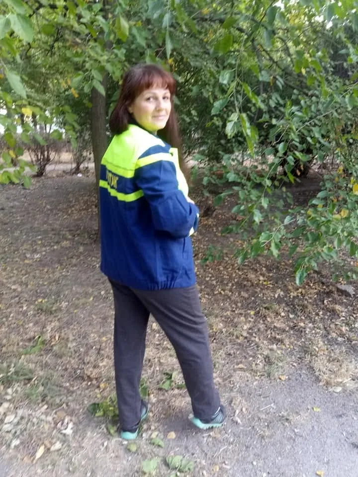 Ольга Бикова під час роботи у парку Придніпровському в Запоріжжі.