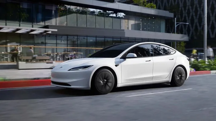 Автомобиль 2026 года Tesla Model 3