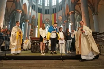 Українська молодь із Кельна передала в Україну «Світло з Альтенберґа»