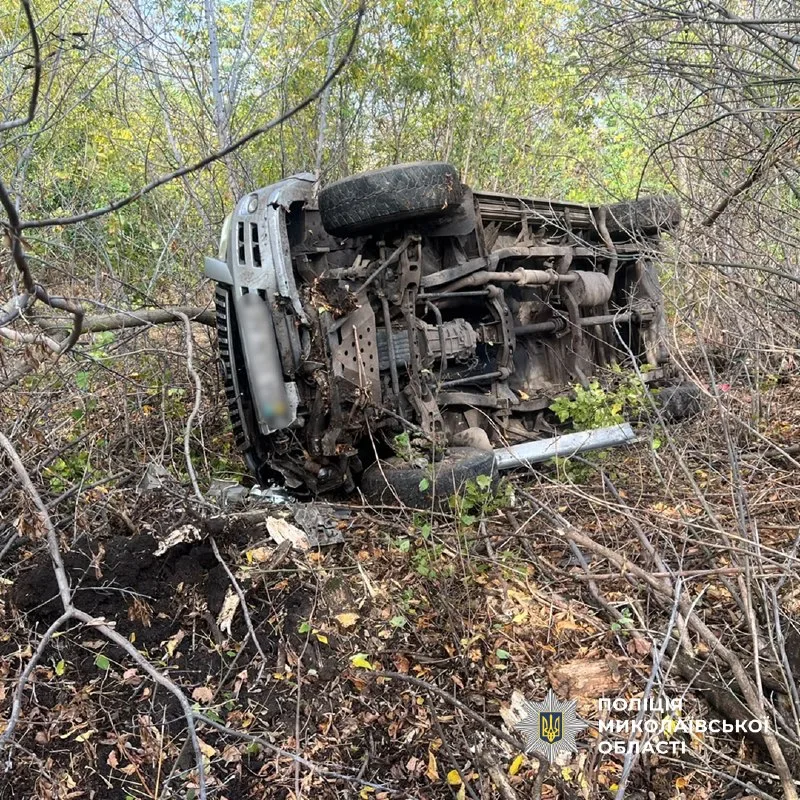 ДТП за участі автомобіля Xinkai HXK6490E на дорозі між Розанівкою та Новим Бугом