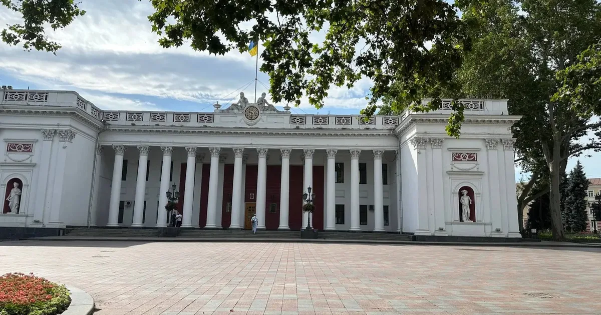 В Одесі розподілили майже 4 гектари землі між двома КП