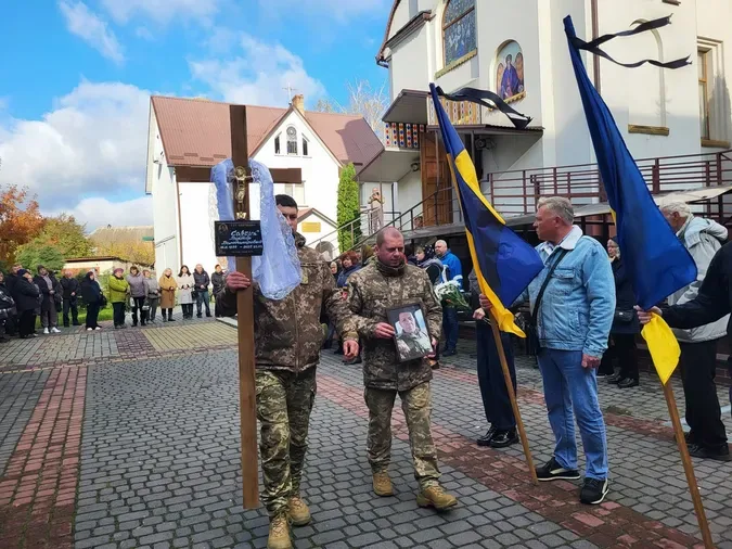 На Волині попрощаються з Героєм Віктором Савчуком (фото)