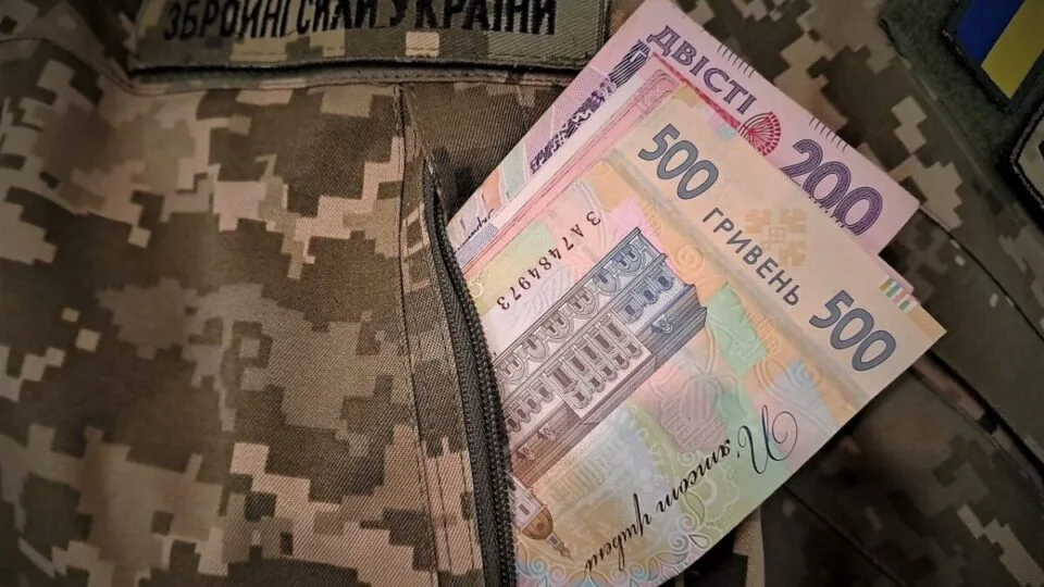 Як оподатковується грошове забезпечення військових: у МОУ пояснили, що впливає на суму виплат 