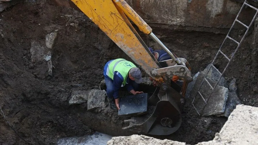 Прорвало магістральний водогін на Левандівці: хто без води і коли обіцяють