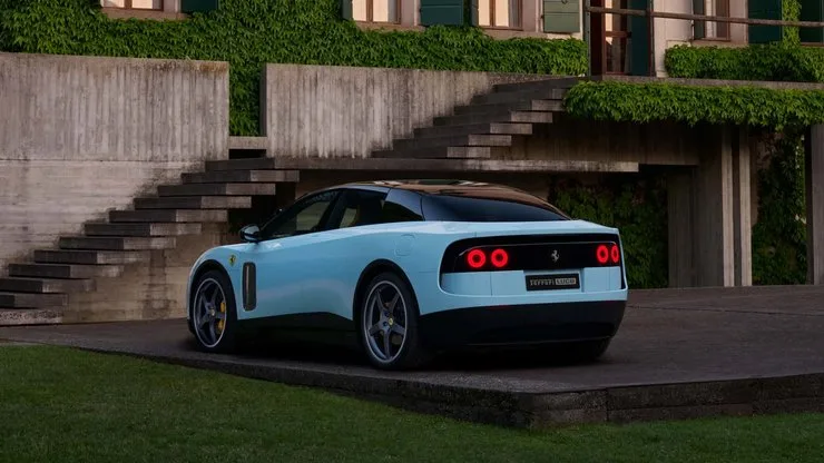 Автомобиль Ferrari Luce