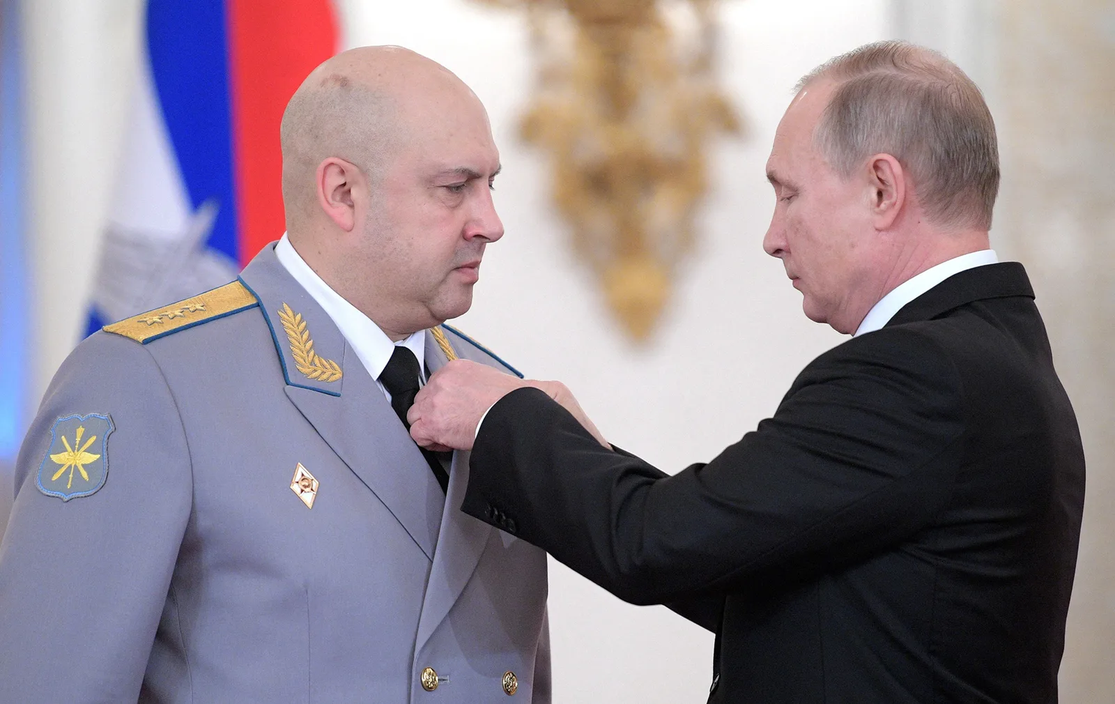 The Telegraph: Путин приказал Суровикину снести мосты в Киеве