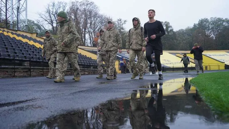(ФОТО) Понад сотня учасників: у Чернівцях зафіксували рекорд України з масового забігу військових і ветеранів