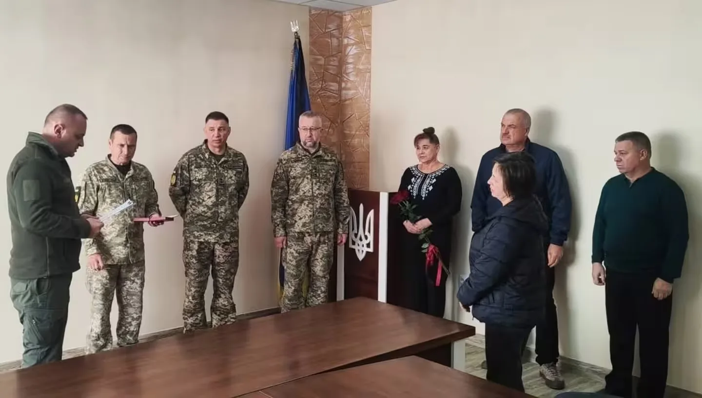 Дружині загиблого захисника із Хустщини вручили орден «За мужність»