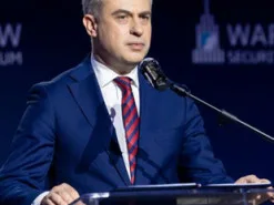 "Росія веде цифрову війну": Польща пригрозила соцмережам штрафами за російські фейки