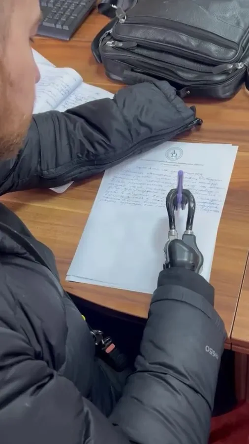«Навчитися жити без рук – це складно»: історія художника і студента Волинської православної богословської&nbsp;академії (фото)