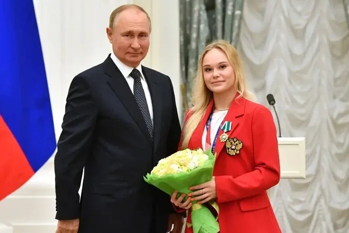 Проросійський президент Міжнародної федерації гімнастики став на захист прихильниць Путіна