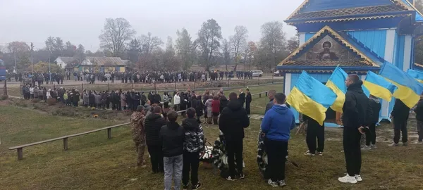 Життя обірвав ворожий дрон: на Волині &nbsp;попрощалися з воїном Віталієм Левчиком (фото)