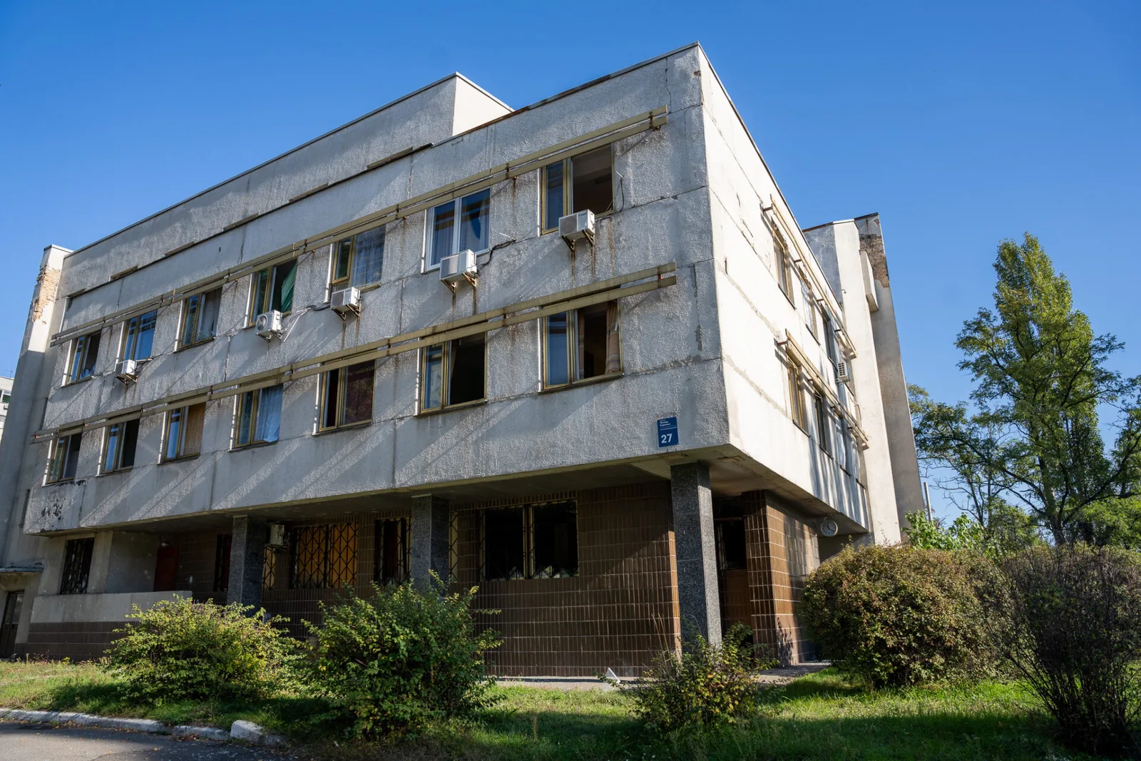 Друга зима без тепла: як працюває Книжкова палата України після російських ракетних атак