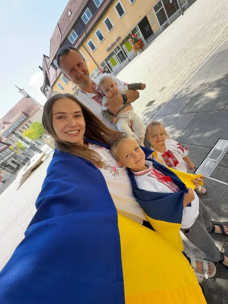 В окрему трикімнатну квартиру Федоренки переїхали у лютому 2026 року.