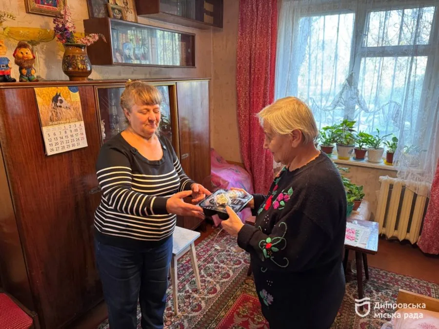 «Мої бабусі чекають на мене»: історія соцробітниці з Дніпра, яка понад 20 років допомагає літнім людям - 27.10.2026