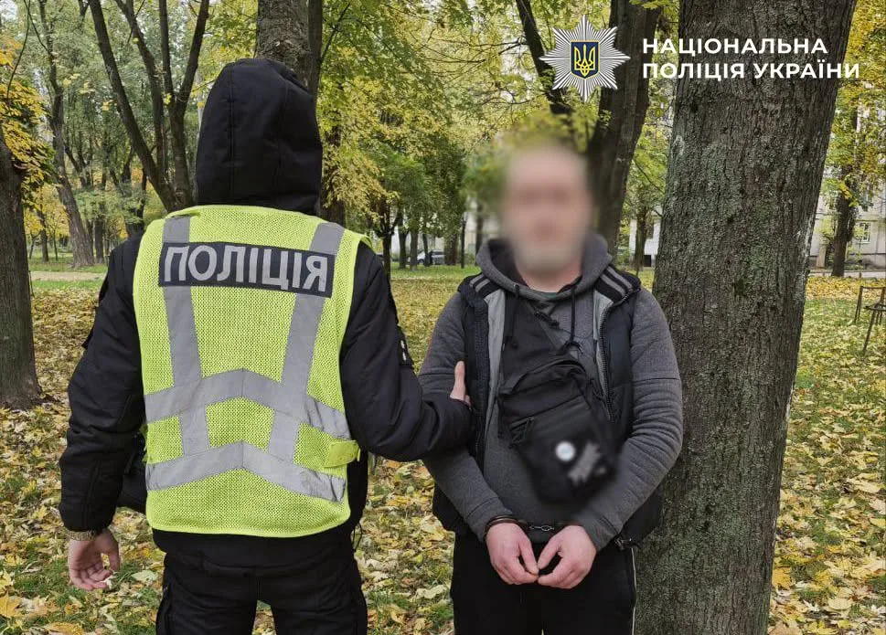У Києві поліцейські затримали чоловіка, який під час конфлікту застрелив перехожого у парку (фото, відео)