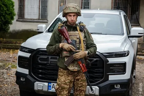 Кермо, швидкість і холодний розум: волинський «Мадяр» розповів про реалії фронтових доріг (фото)