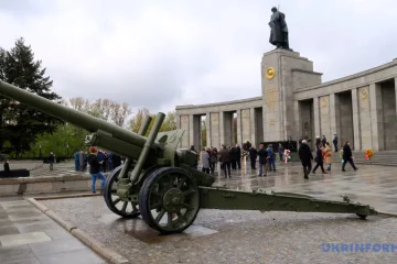 Уряд Німеччини підтримує історичне переосмислення радянських меморіалів у Берліні